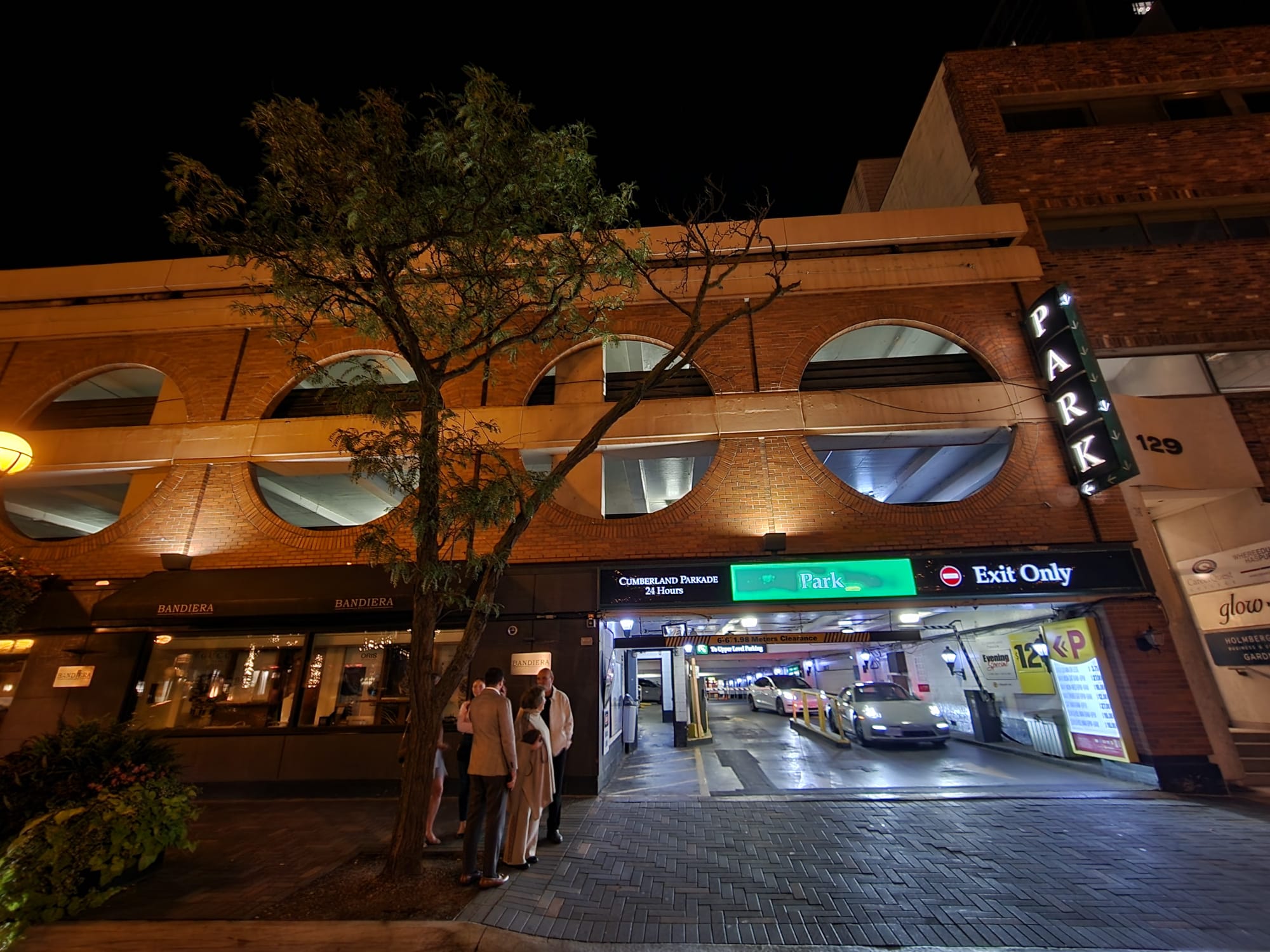 Parking facility and parking management environment